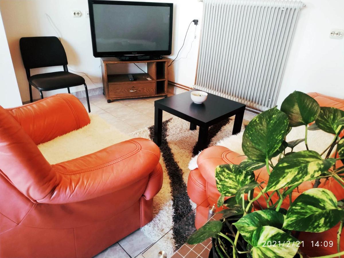 Apartman Tia โอซีเยก ภายนอก รูปภาพ